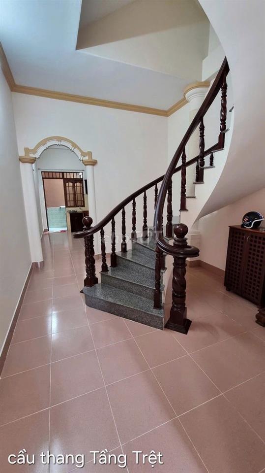 Cần bán gấp nhà mặt tiền đường Hoàng Văn Thụ