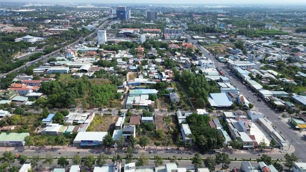 Bán đất trung tâm Phú Mỹ: 40m mặt tiền Lê Duẩn, 574m² có 260m² thổ cư, tách sẵn 4 lô