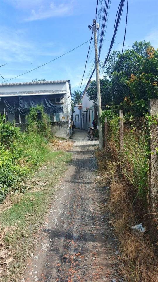 nhà+đất 1169m2 có 300m2 đất ở.SHR