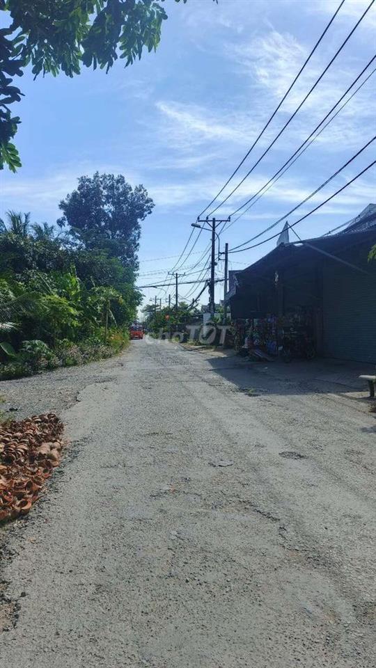 nhà+đất 1169m2 có 300m2 đất ở.SHR