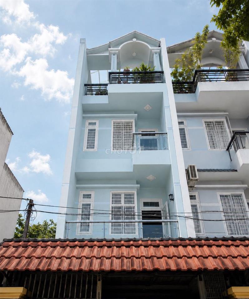 Nhà 4x17, 4 lầu, có sân để xe hơi 