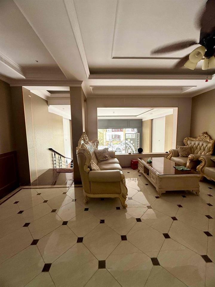 khách sạn 3 sao khu Tên Lửa ,24 phòng , doanh thu 300tr/ tháng