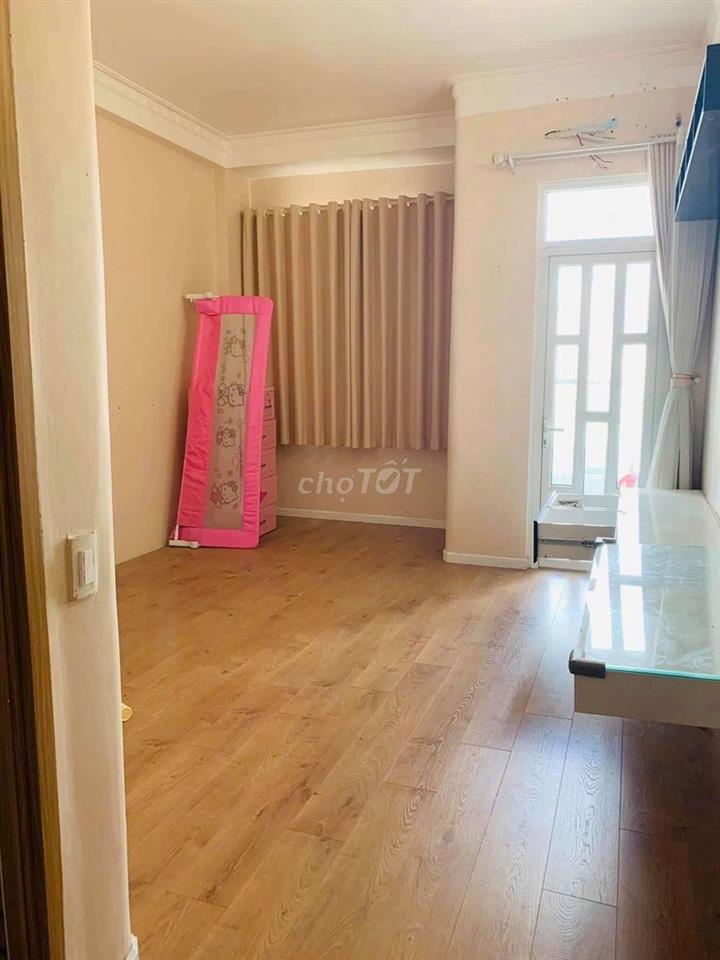 Nhà Mã Lò 12,5tr 5Pn 4wc Hẻm 8m thông