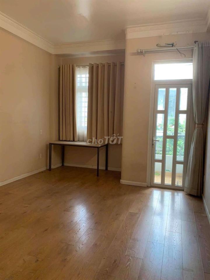 Nhà Mã Lò 12,5tr 5Pn 4wc Hẻm 8m thông