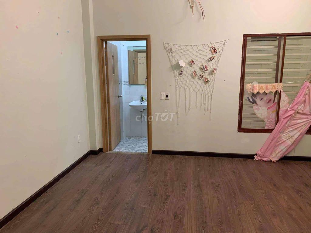 Nhà Mã Lò 12,5tr 5Pn 4wc Hẻm 8m thông