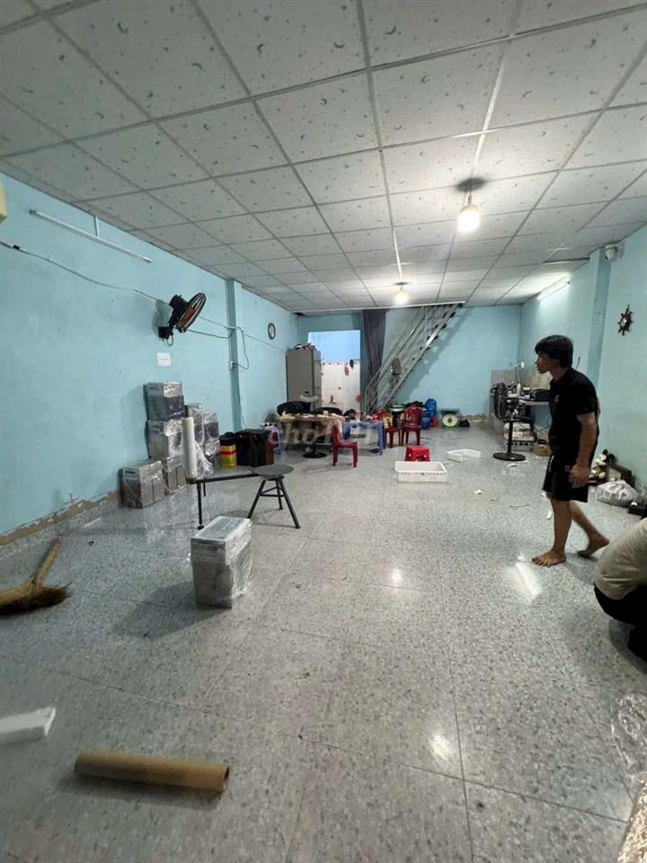 Nhà kho 9 triệu Dt 5,5×22 gác lửng
