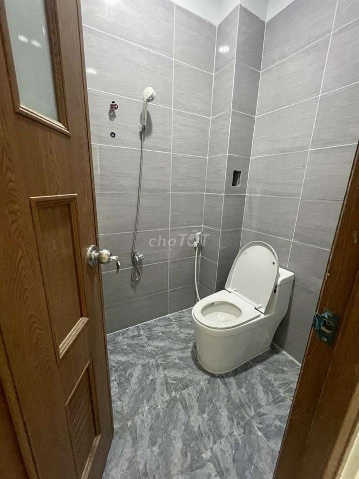Nhà đẹp 8 triệu 2pn 2wc gần Tên Lửa