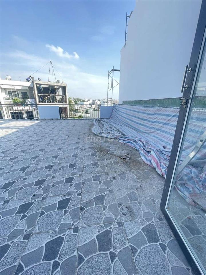 Nhà đẹp 8 triệu 2pn 2wc gần Tên Lửa