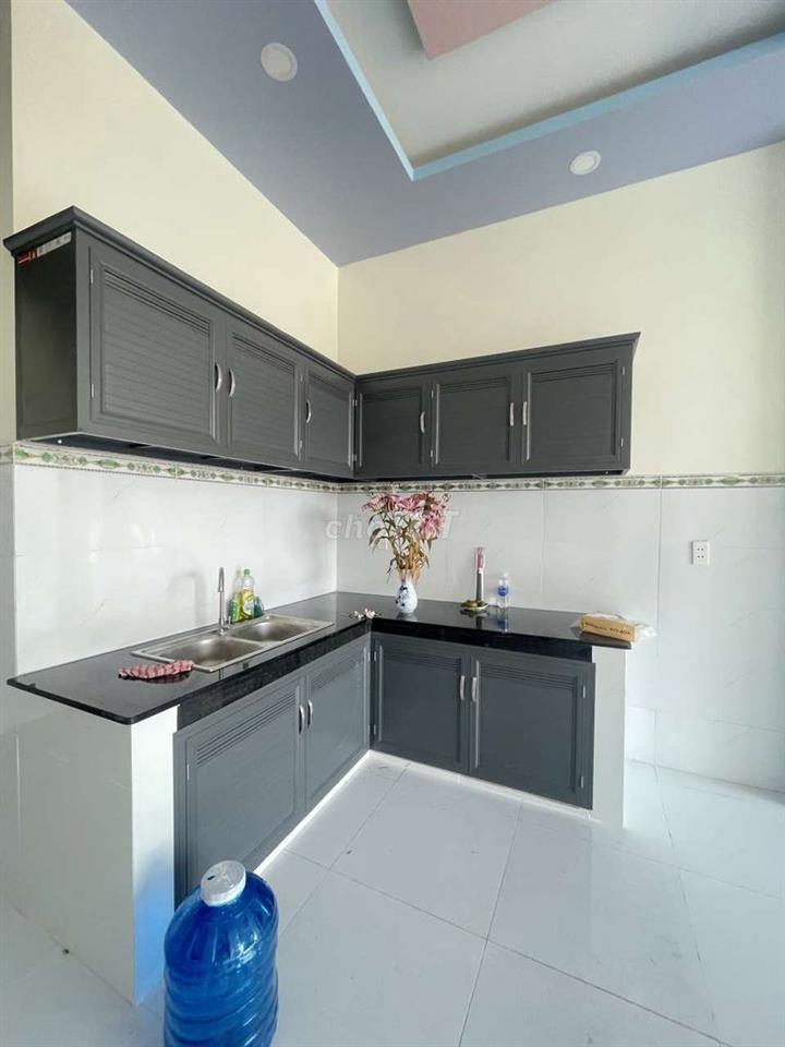 Nhà đẹp 8 triệu 2pn 2wc gần Tên Lửa