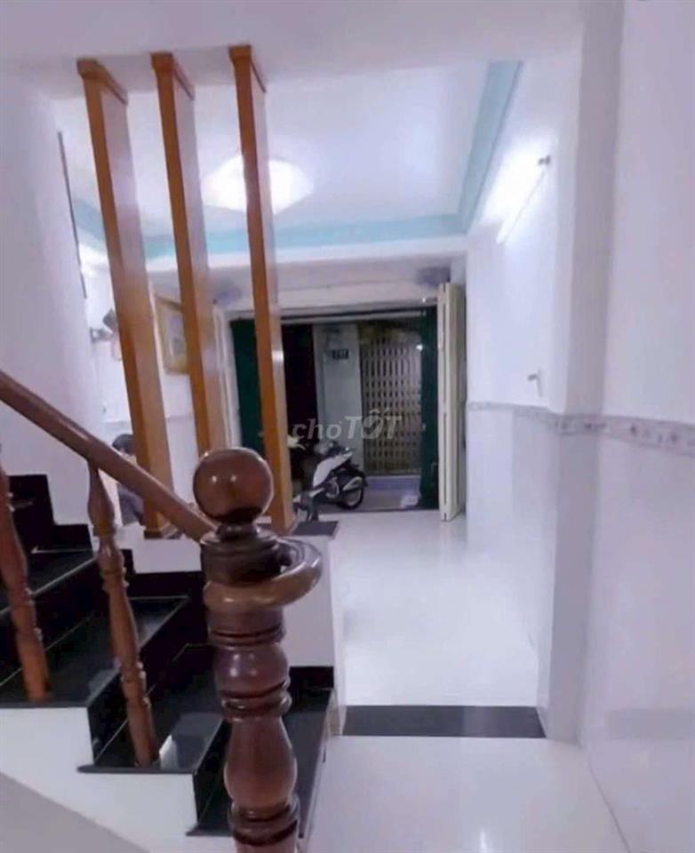 Nhà 8 triệu gần bến xe miền tây sơn mới