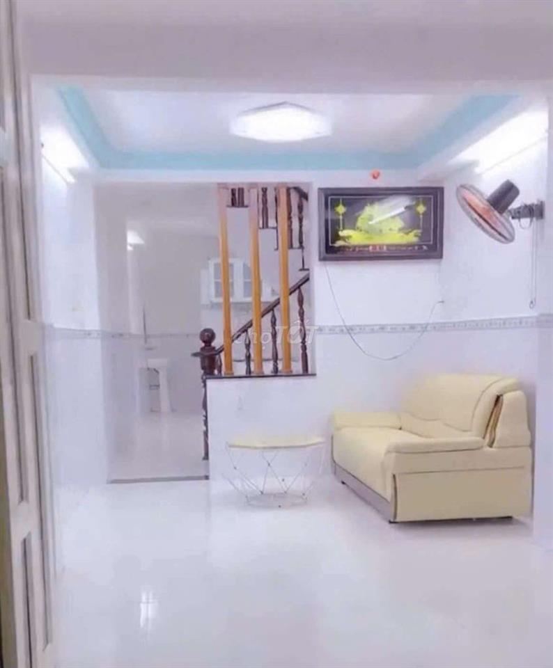 Nhà 8 triệu gần bến xe miền tây sơn mới