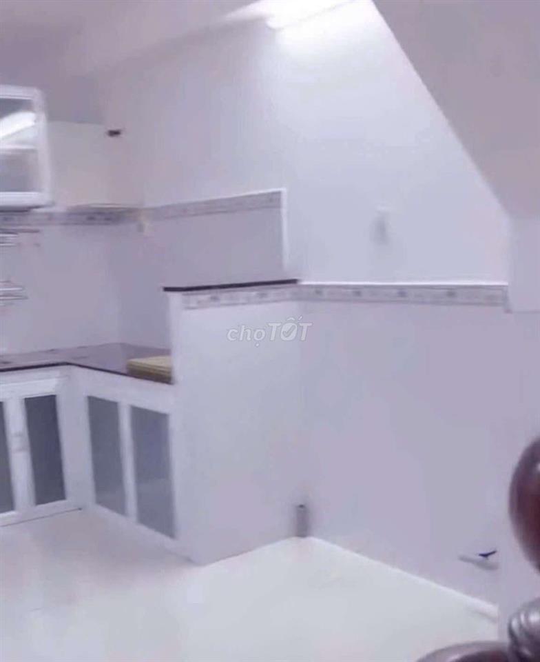 Nhà 8 triệu gần bến xe miền tây sơn mới