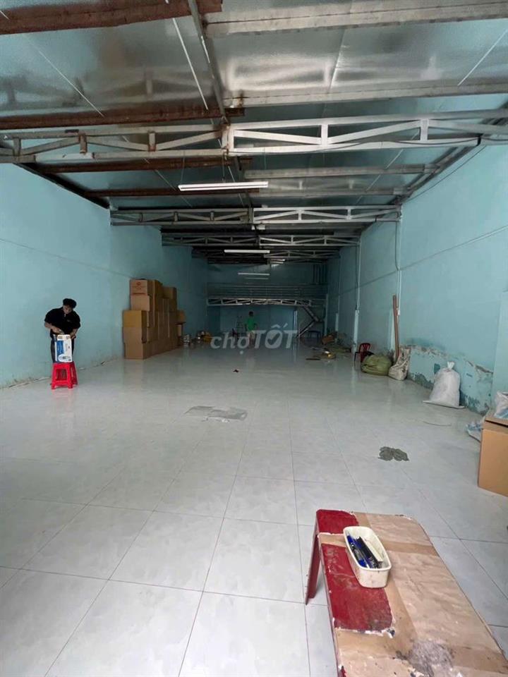 Kho tên lửa 17tr 180m2