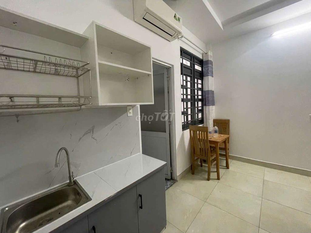 phòng đẹp y hình, sẵn máy lạnh, giường nệm, thoáng mát 