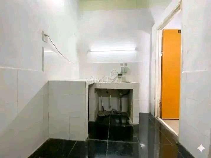 Phòng TRỆT dắt xe vào phòng,có máy lạnh gác cao trong KDC Vĩnh Lộc 