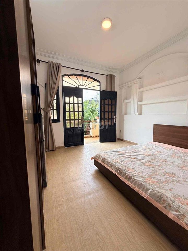 CHO THUÊ CĂN HỘ BAN CÔNG FULL NỘI THẤT NGAY CỔNG ĐH VĂN LANG
