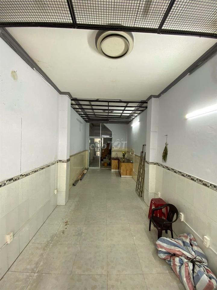 Nhà mặt đường hẻm ( rộng 12 m) 