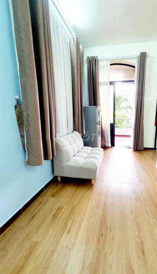Chính chủ cho thuê căn hộ dịch vụ 2 Phòng Ngủ + Ban Công Rộng