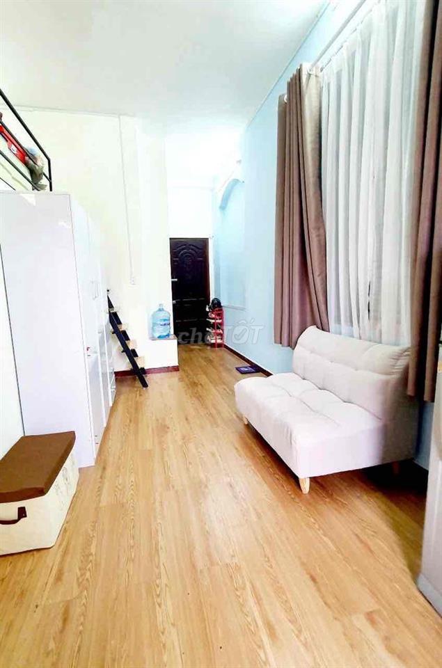 Chính chủ cho thuê căn hộ dịch vụ 2 Phòng Ngủ + Ban Công Rộng