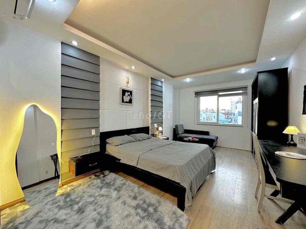 STUDIO MỚI TINH ĐI BỘ QUA UTH, HUTECH