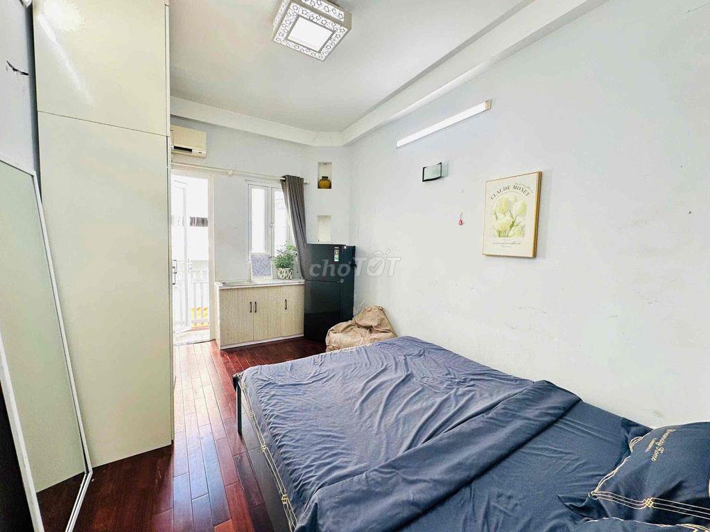Phòng full nội thất có ban công trung tâm Bình Thạnh