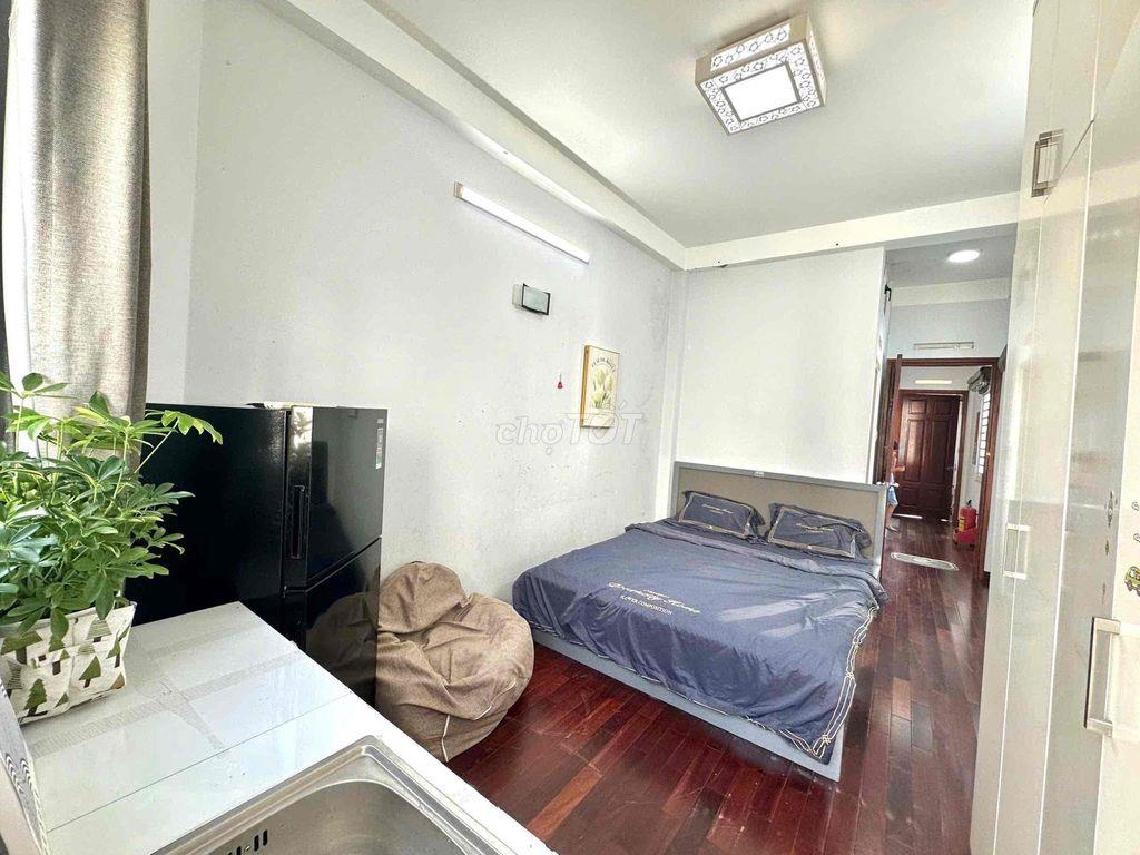 Phòng full nội thất có ban công trung tâm Bình Thạnh
