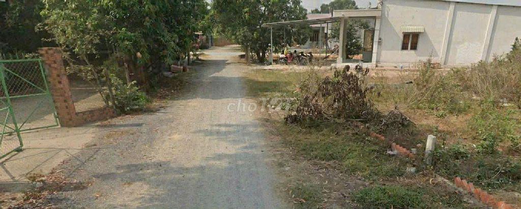Bán Đất Mặt Tiền Dân Cư Đông Giá Tốt