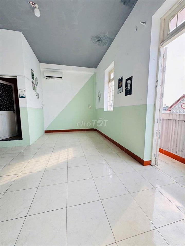 Vì chuyển cơ sở nên mình muốn pass lại phòng này 