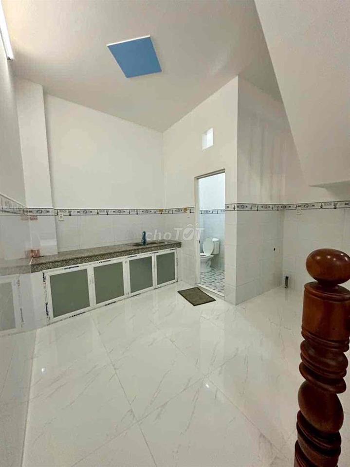 chính chủ bán nhà 40m ,sổ hồng sẵn . 430tr hóc môn
