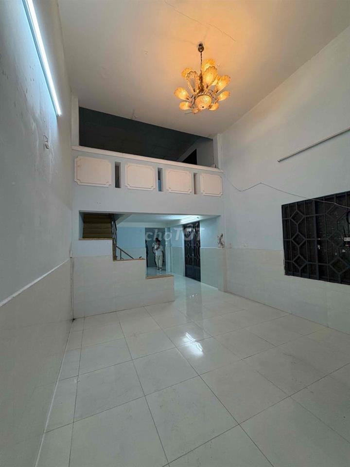 Cho thuê Nguyên căn 100m2 ngõ oto đậu hóc môn