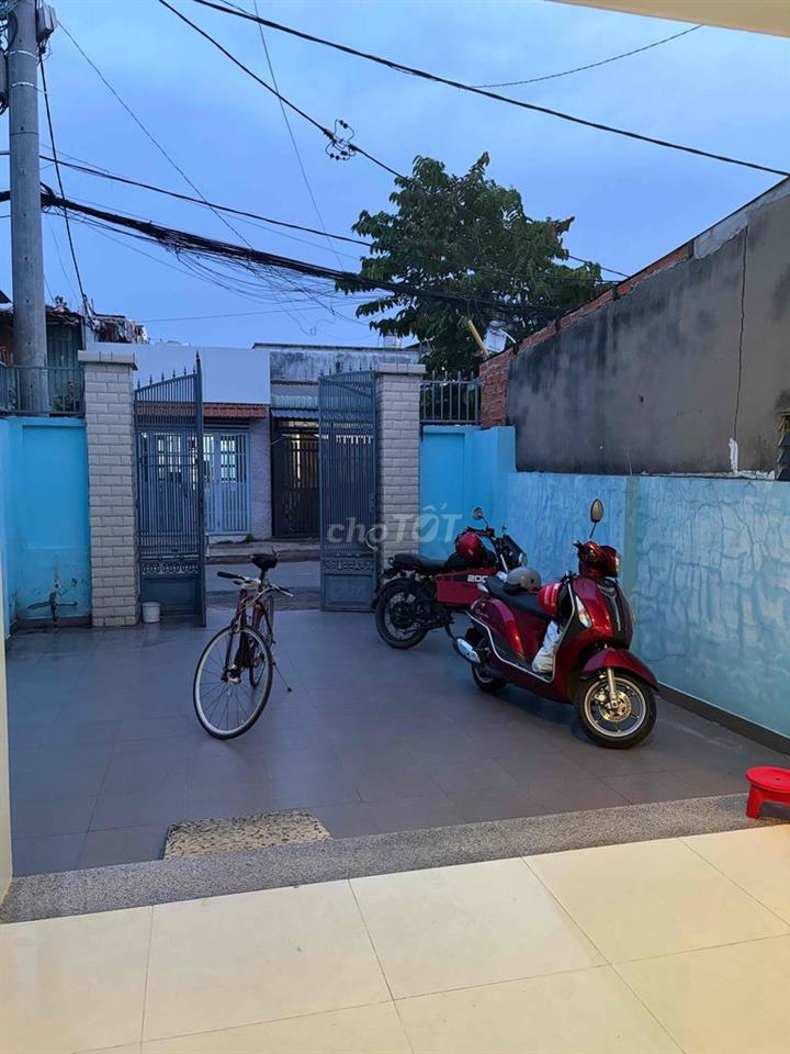 Cho thuê Nguyên căn 100m2 ngõ oto đậu hóc môn