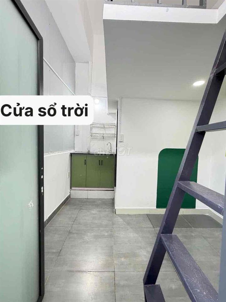 📍Phòng trọ sinh viên có gác có cửa sổ trời gần Quận 3 và Quận 10