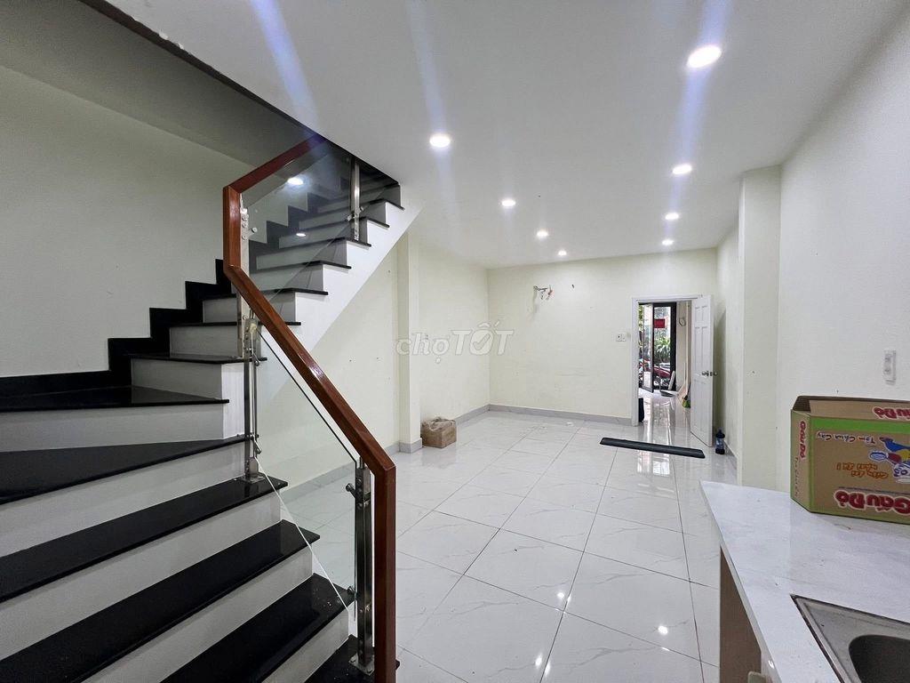 Nhà suốt nguyên căn tại hẻm xe hơi Nguyễn Khắc Nhu Q1 