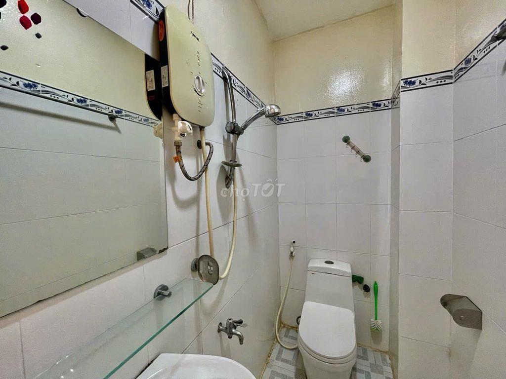 CHÍNH CHỦ CHO THUÊ PHÒNG FULL NỘI THẤT – SÂN RỘNG