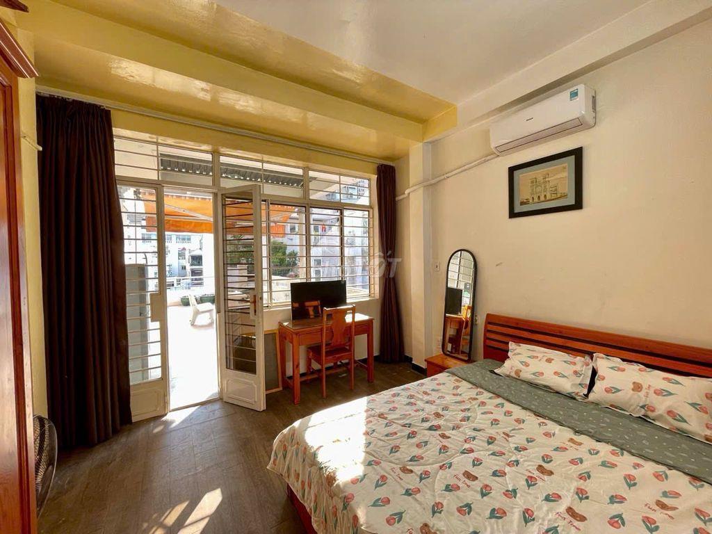 CHÍNH CHỦ CHO THUÊ PHÒNG FULL NỘI THẤT – SÂN RỘNG