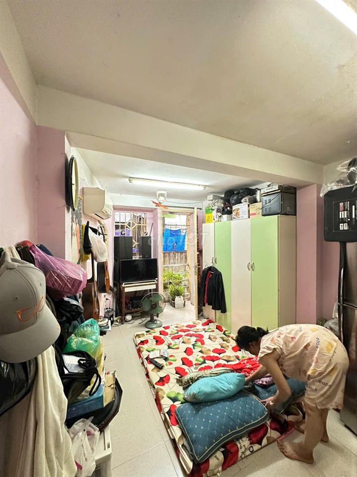 - Nhà 3 lầu giá rẻ