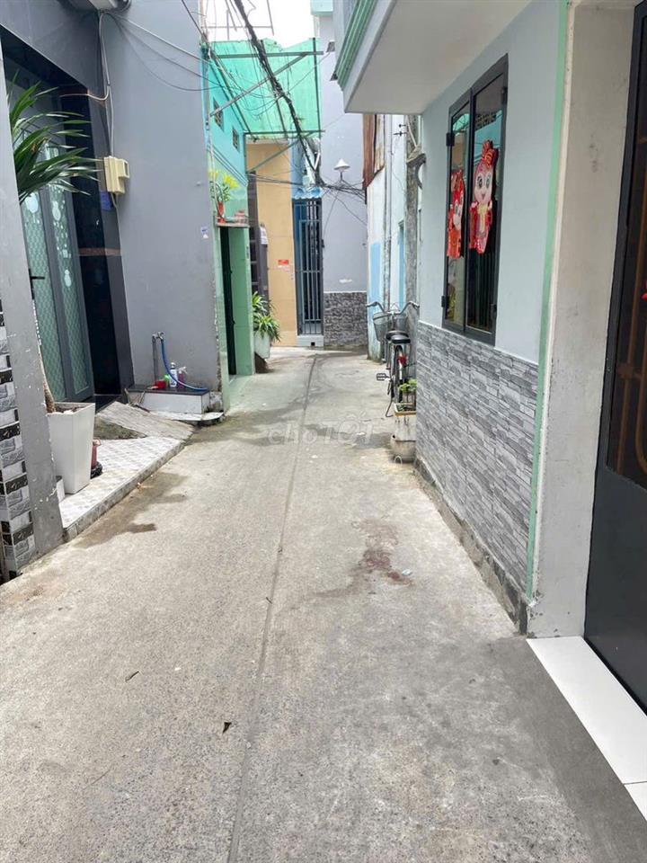 - Nhà đẹp 3 lầu đúc