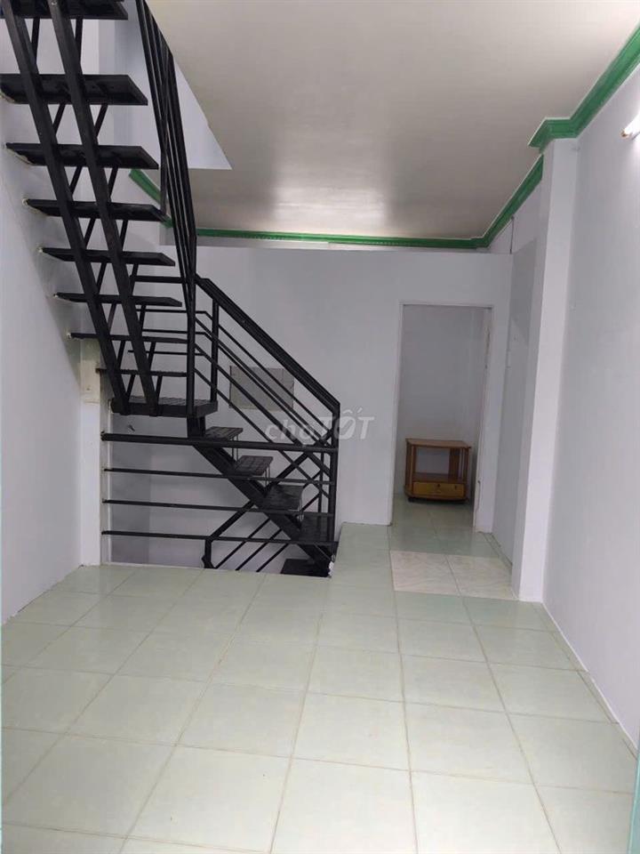 - Nhà đẹp 3 lầu đúc