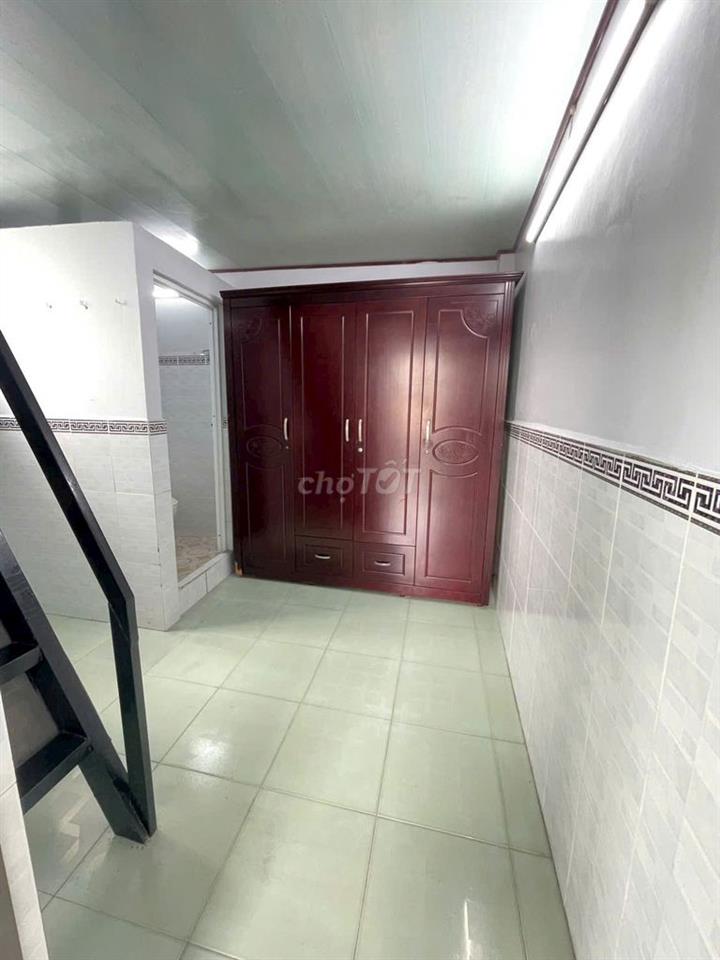 - Nhà đẹp 3 lầu đúc