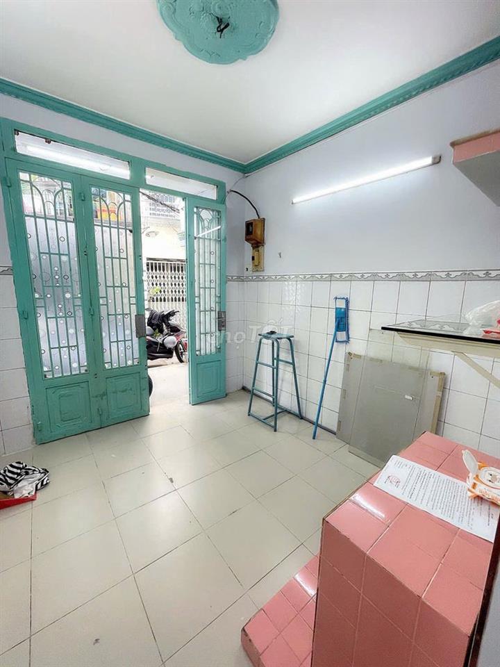 - Nhà đẹp 3 lầu đúc