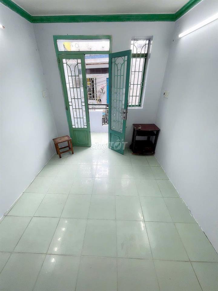 - Nhà đẹp 3 lầu đúc