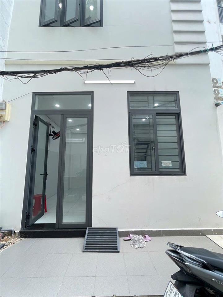 - Siêu phẩm nhà đẹp 3 lầu sát MT 