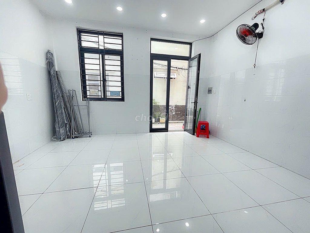 - Siêu phẩm nhà đẹp 3 lầu sát MT 