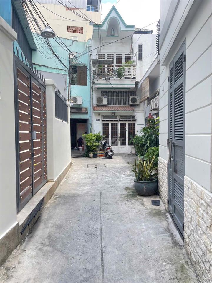 - Siêu phẩm nhà đẹp 3 lầu sát MT 