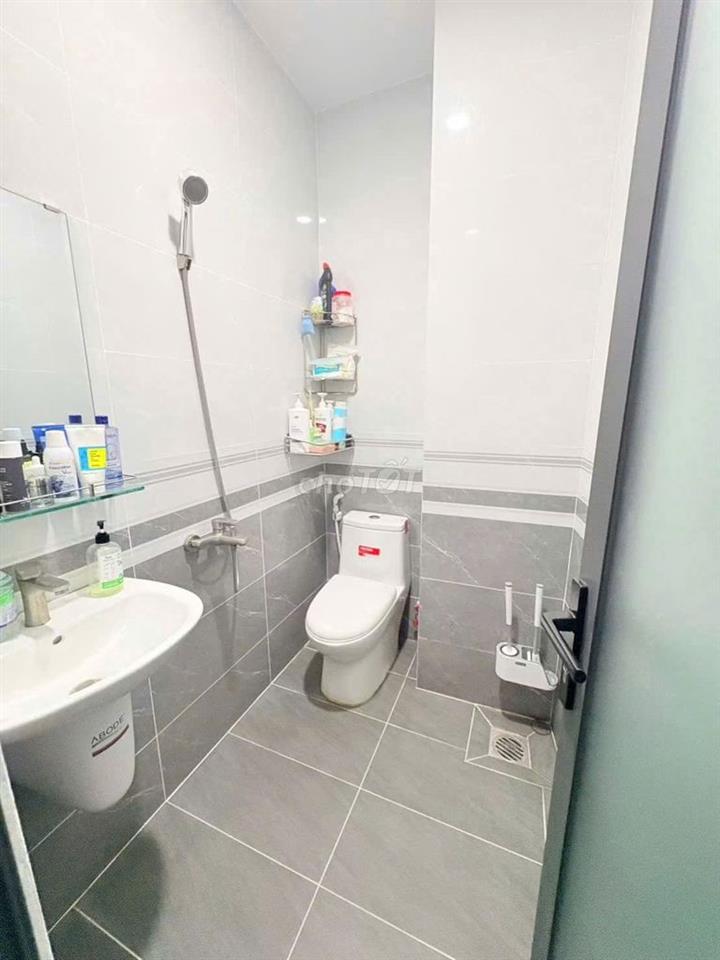 - Siêu phẩm nhà đẹp 3 lầu sát MT 