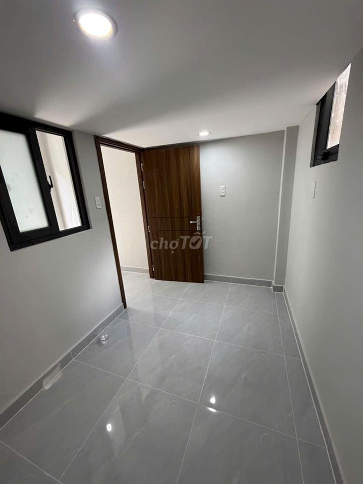 - Nhà đẹp 3 lầu 