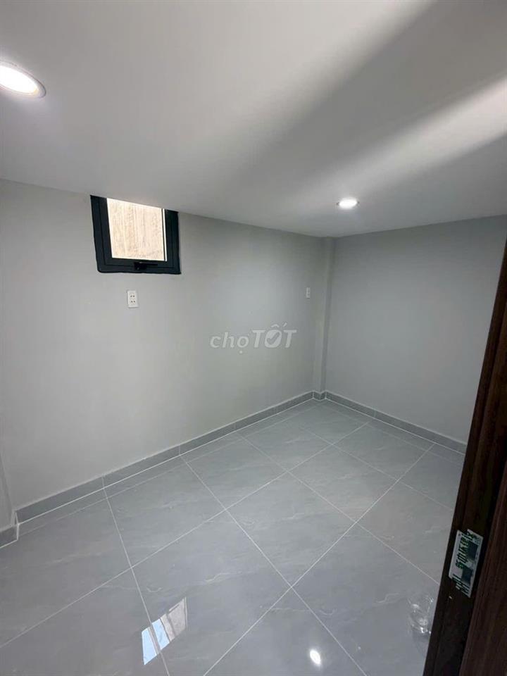 - Nhà đẹp 3 lầu 