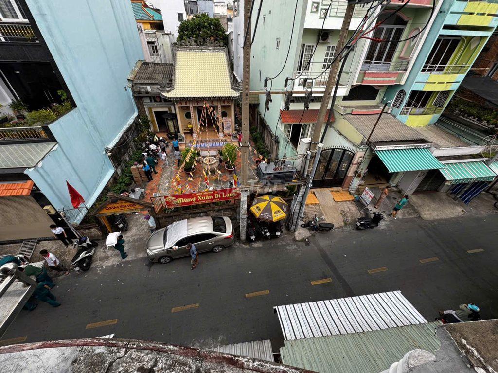 - Nhà MT đường 3 lầu đúc BTCT