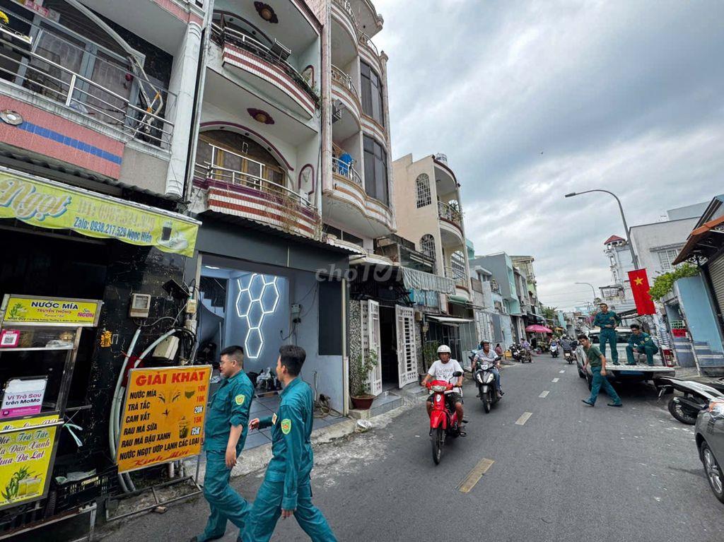 - Nhà MT đường 3 lầu đúc BTCT