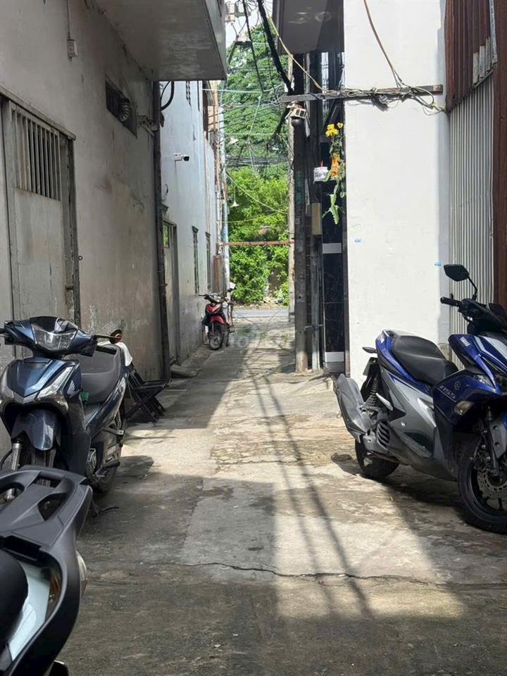 - Nhà nhỏ 4 lầu rẻ